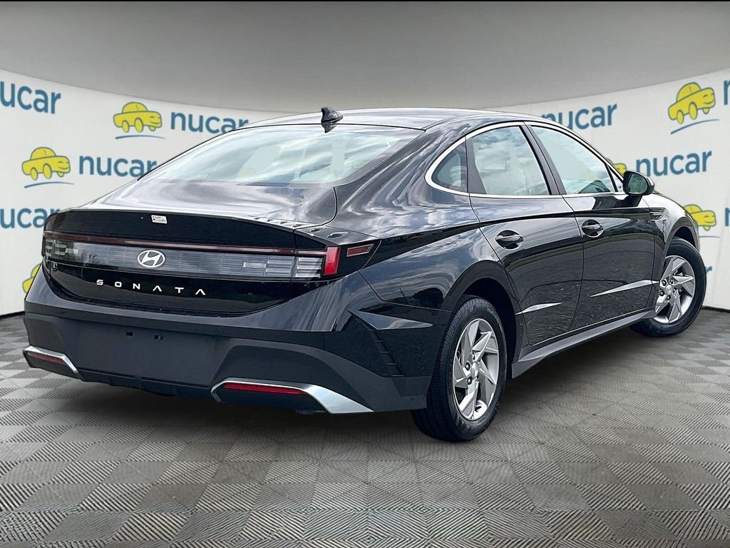 Used 2025 Black Hyundai SE image 6