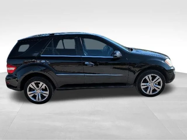 Used 2011  Mercedes-Benz ML 350 image 4
