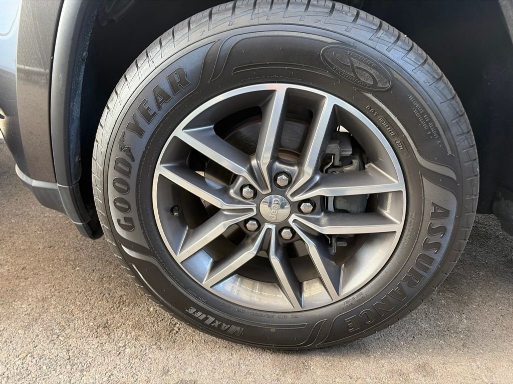 Used 2018 Gray Jeep Laredo E image 12