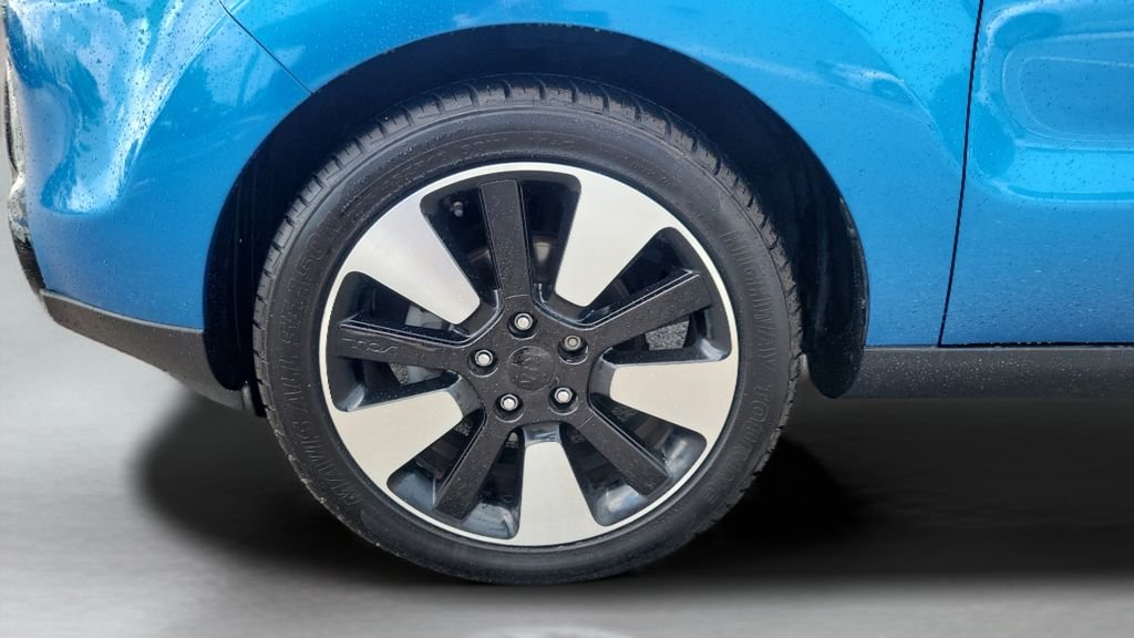 Used 2016 Blue Kia Plus image 24