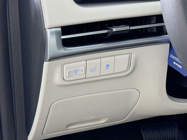New 2026 White Hyundai SEL FWD image 13