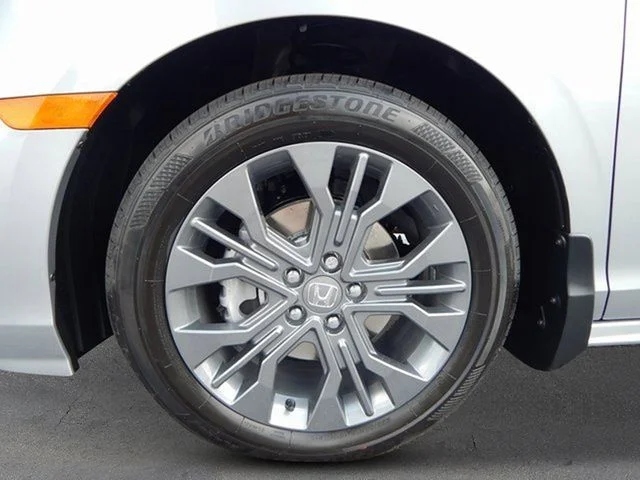 New 2026 Solar Silver Metallic Honda Touring image 12