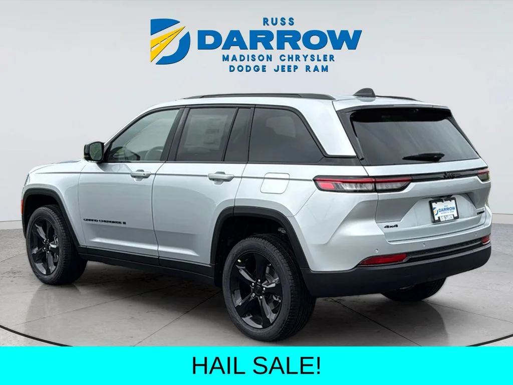 New 2025 Silver Zynith Exterior Paint Jeep Limited image 3