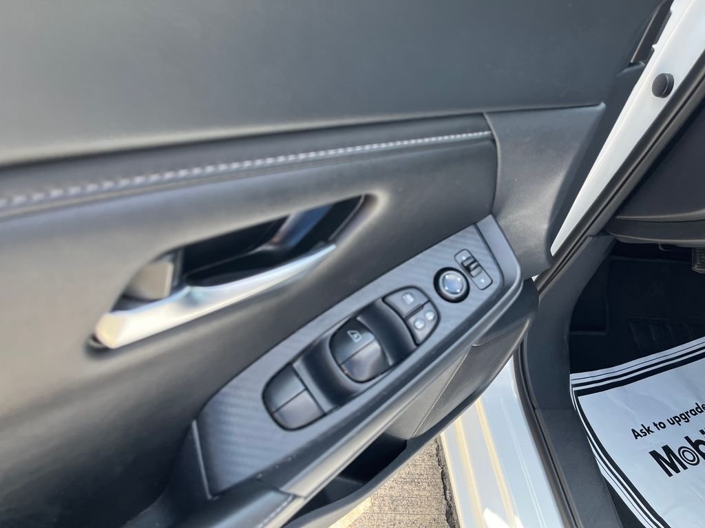 Used 2025 White Nissan SV image 10