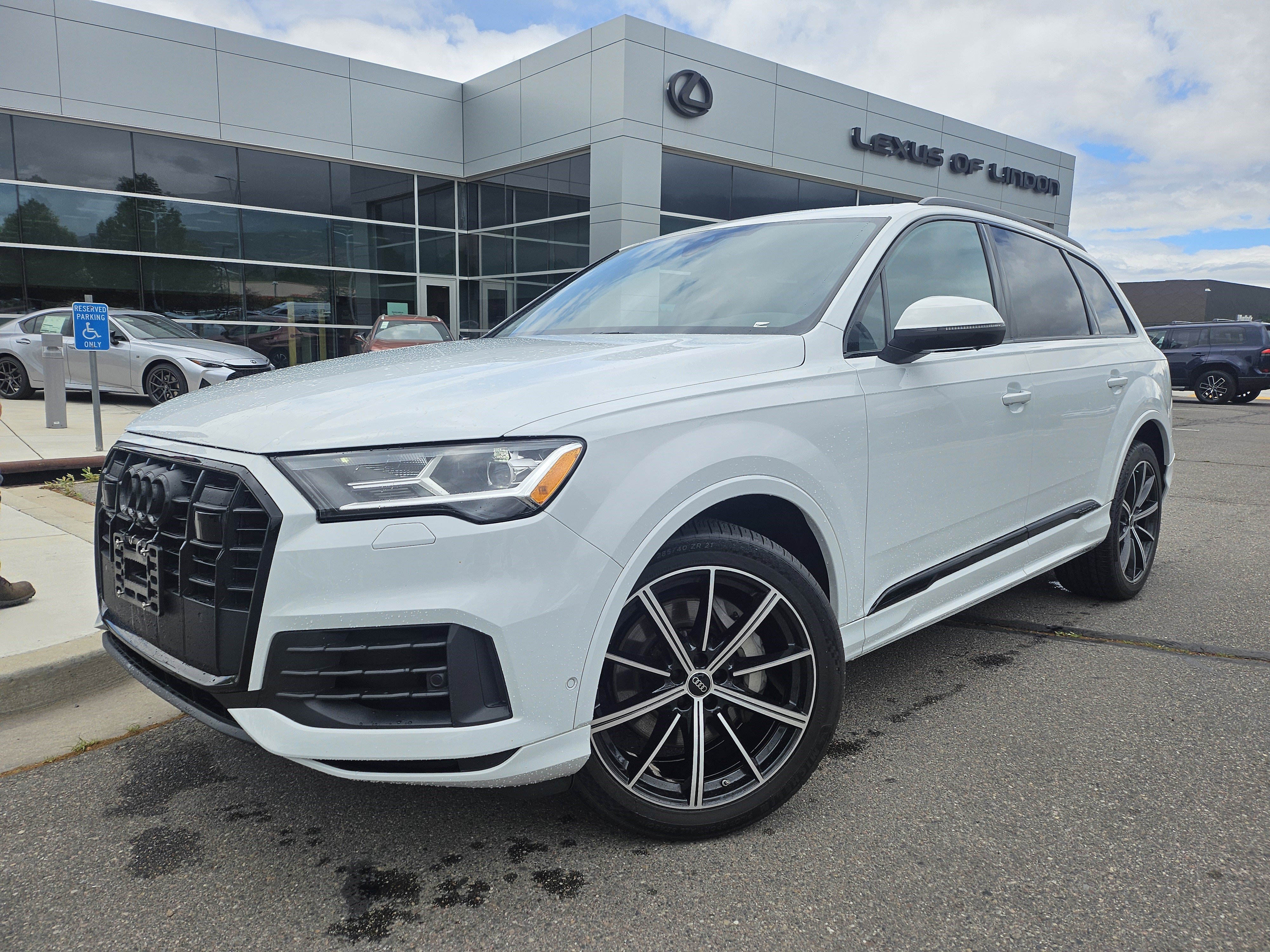 2022 Audi Q7 55 Premium Plus quattro Tiptronic's photo