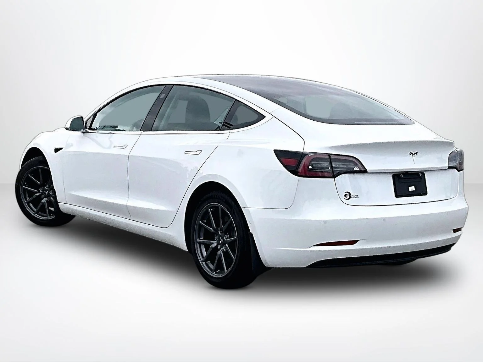 Used 2019 White Tesla Standard Range Plus image 13