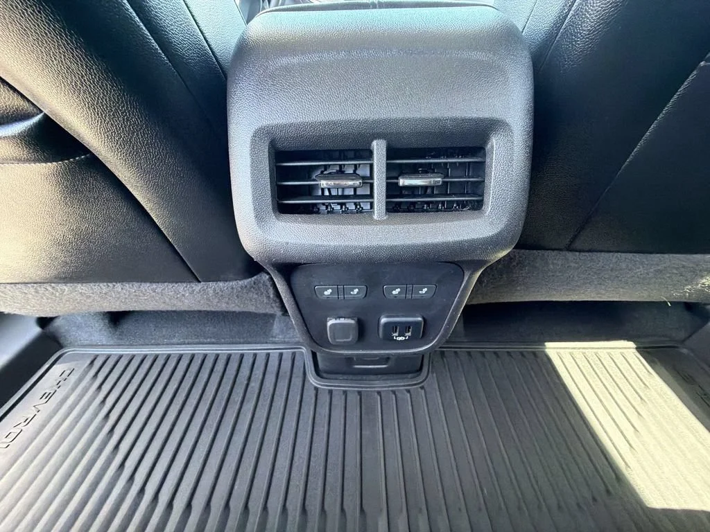 Used 2018 SILVER ICE METALLIC Chevrolet Premier image 28