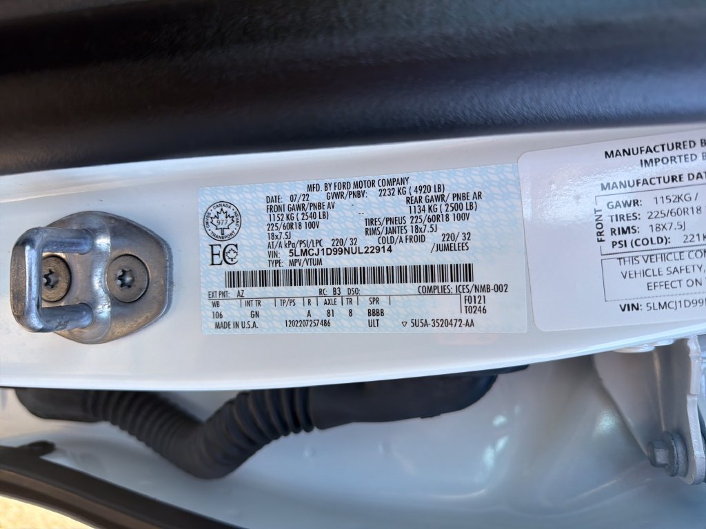 Used 2022 White Lincoln Standard image 24
