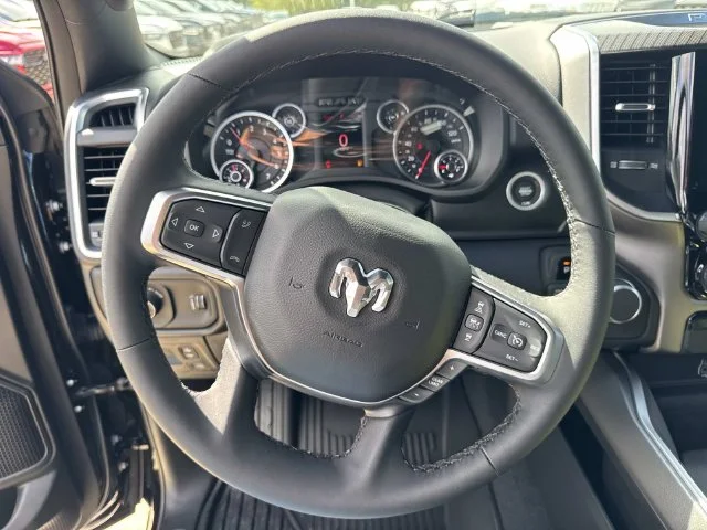 New 2027 Diamond Black Crystal Pearl-Coat Exterior Paint RAM Big Horn/Lone Star image 46