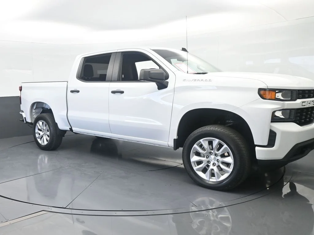 Used 2022 Summit White Chevrolet Custom image 8