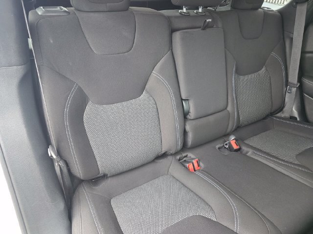 Used 2020 Bright White Clearcoat Jeep Latitude image 29