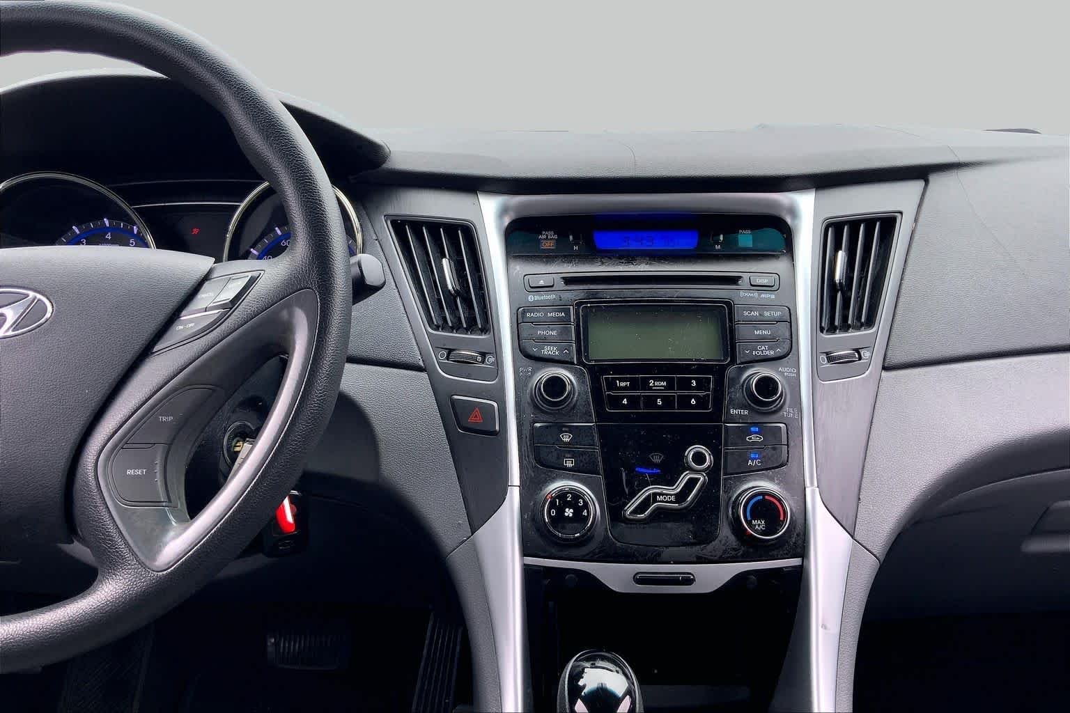 Used 2012 Radiant Silver Hyundai GLS image 7
