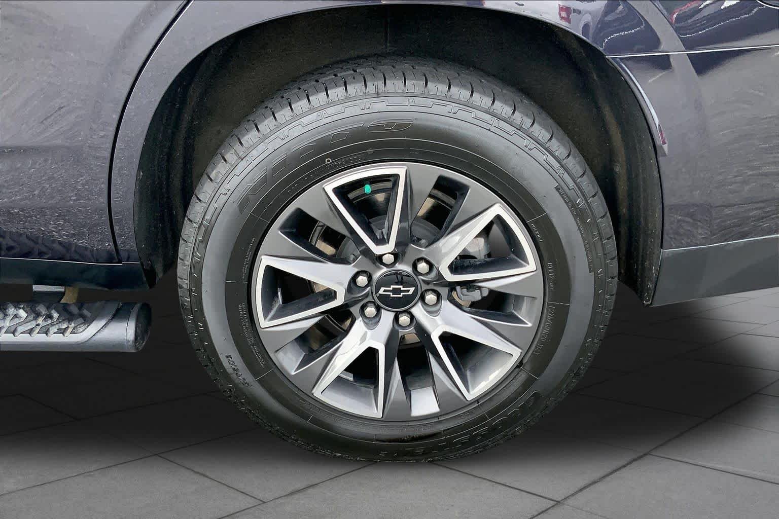 Used 2024 Dark Ash Metallic Chevrolet Z71 image 10