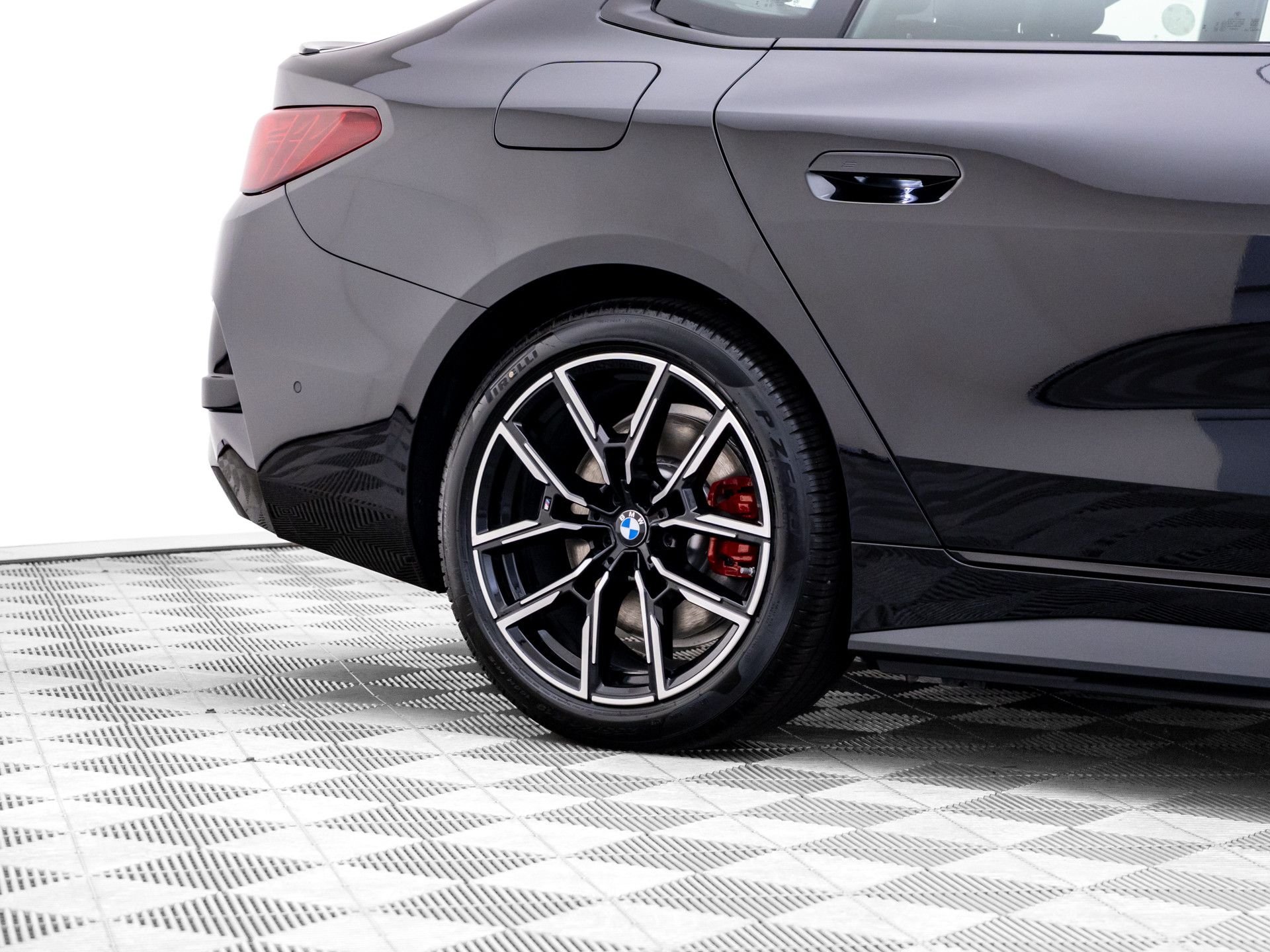 New 2026 Black Sapphire Metallic BMW xDrive40 image 39