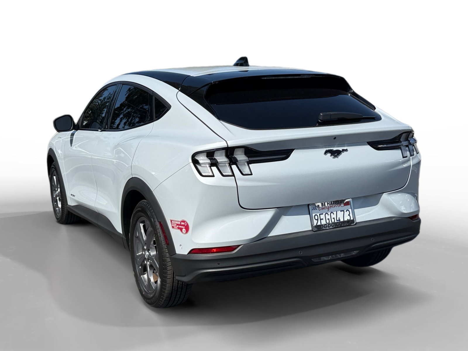 Used 2023 White Metallic Ford Select image 3
