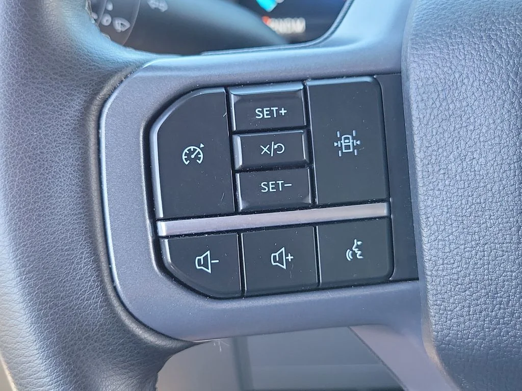 Used 2025 Black Metallic Ford XLT image 4