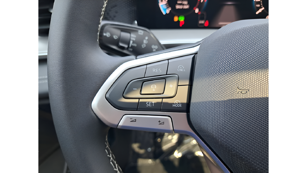 2025 Volkswagen Tiguan SE - Photo 27