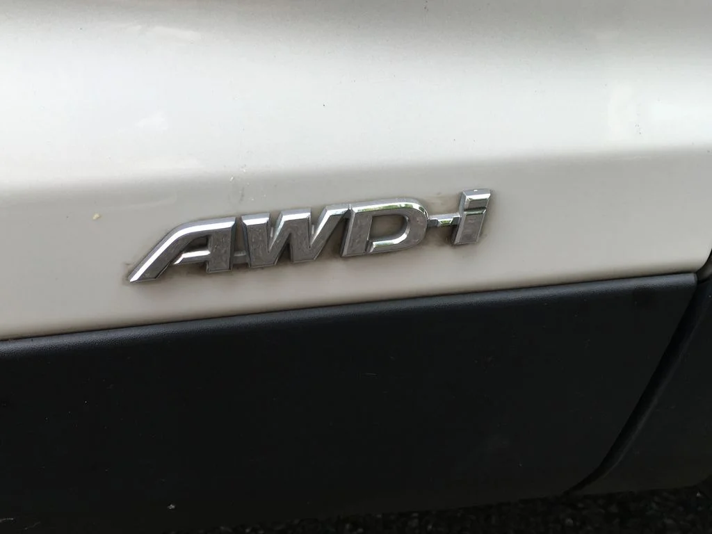 Used 2019 White Toyota XLE image 10