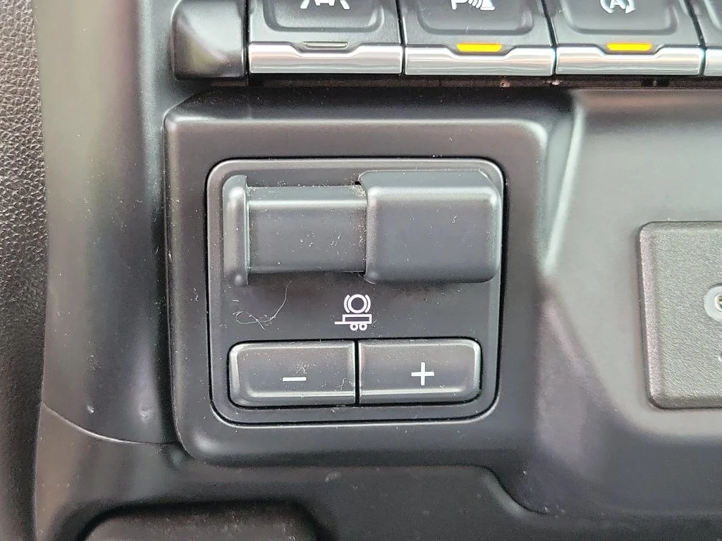 Used 2021 White GMC AT4 image 34