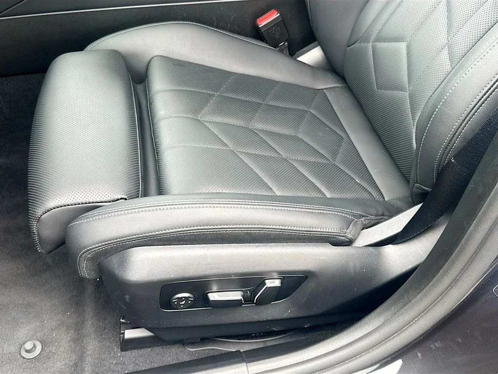 Used 2025 Gray BMW 530i xDrive image 21