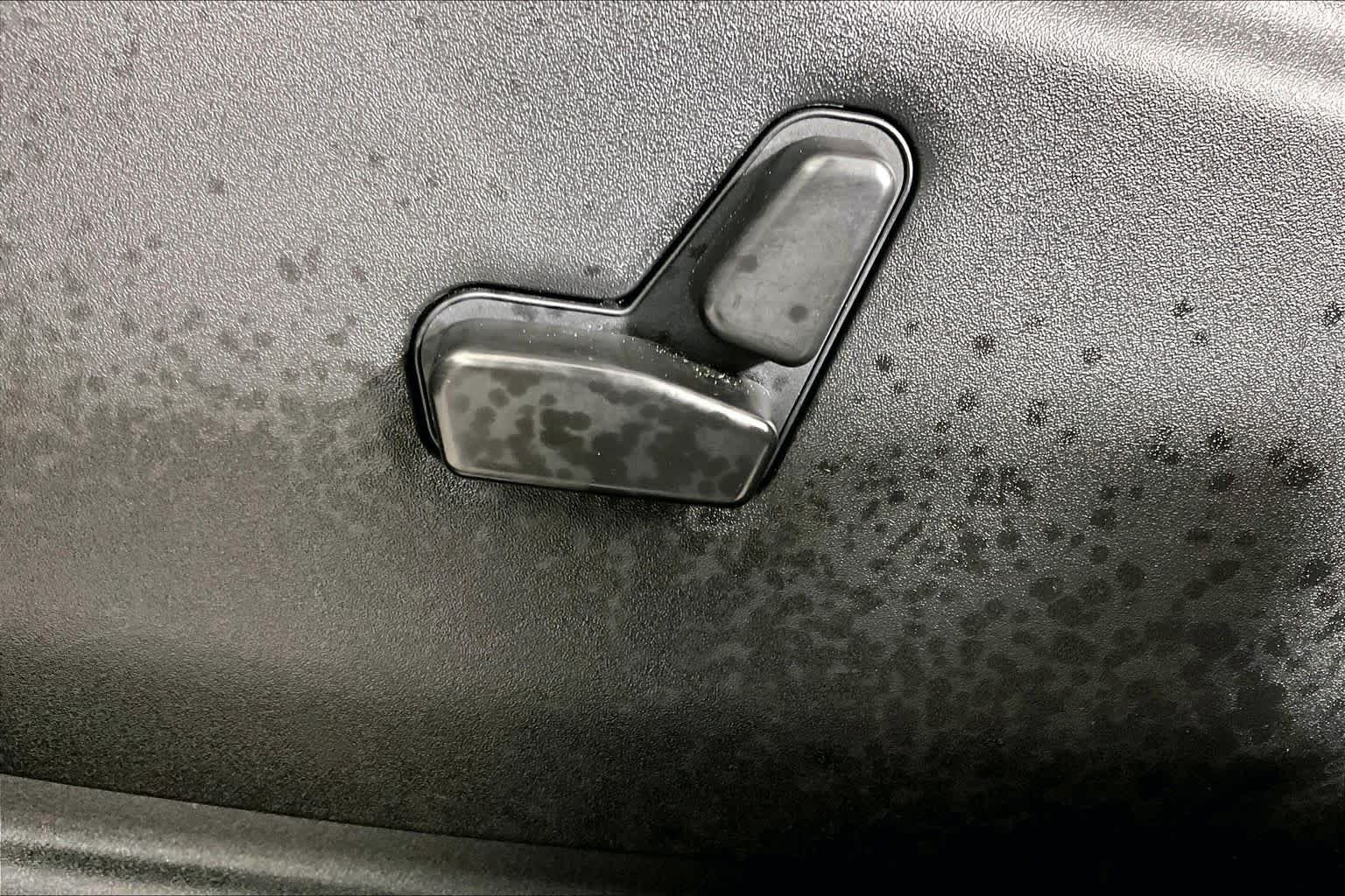Used 2021 Diamond Black Crystal Pearlcoat Jeep Limited X image 33