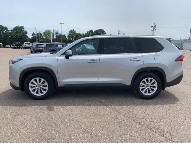 Used 2024 Silver Toyota XLE image 4