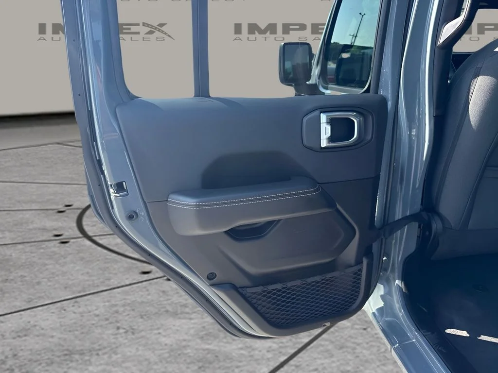 Used 2025 Gray Jeep Sahara 4xe image 18