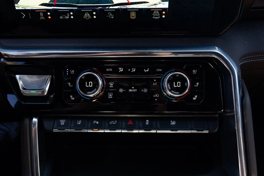 Used 2025 White GMC Denali image 16