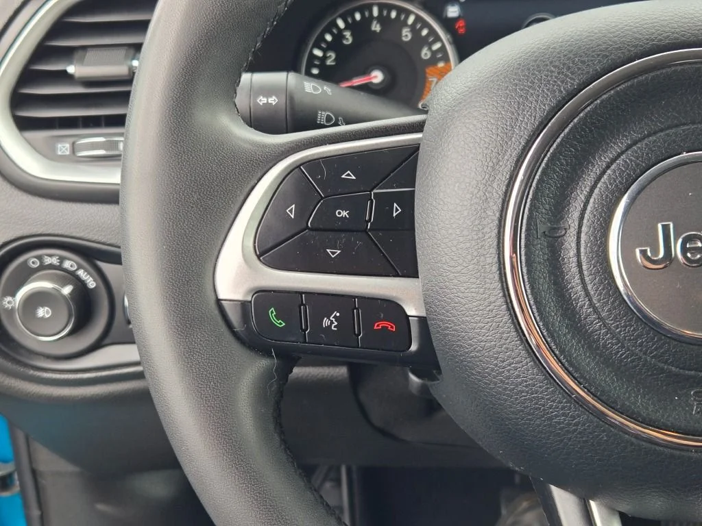 Used 2021 Teal Jeep Latitude image 29