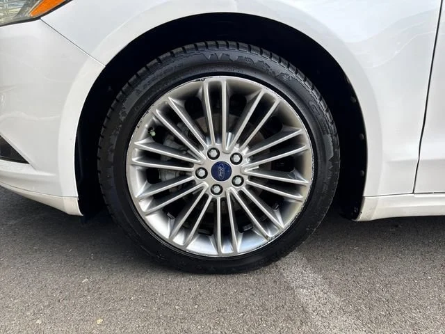 Used 2013 White Platinum Clearcoat Metallic Ford SE Hybrid image 28