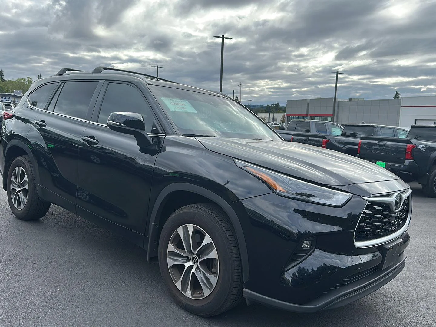 Used 2023 Midnight Black Metallic Toyota XLE image 4