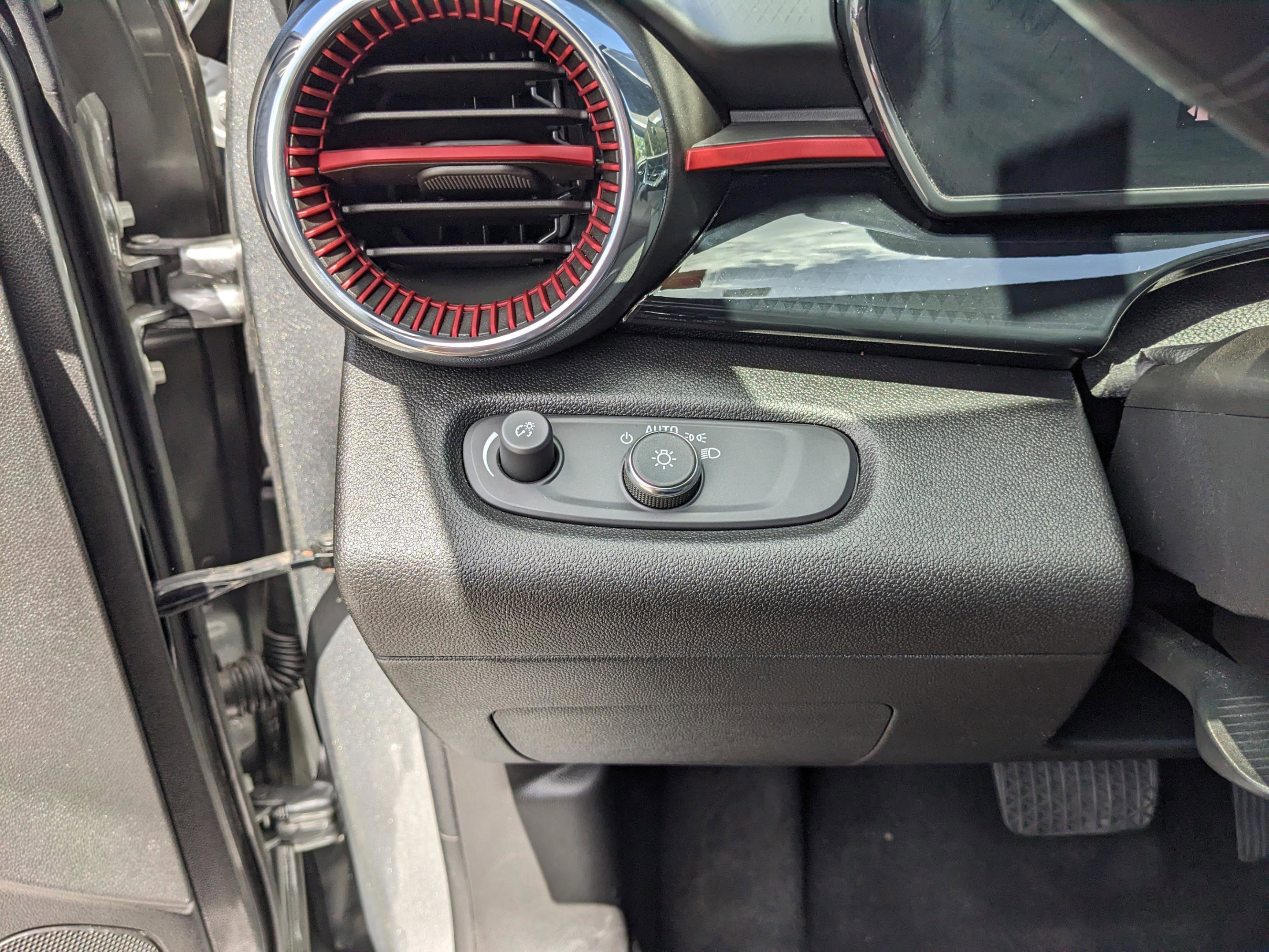 2024 Chevrolet Trax RS - Photo 34