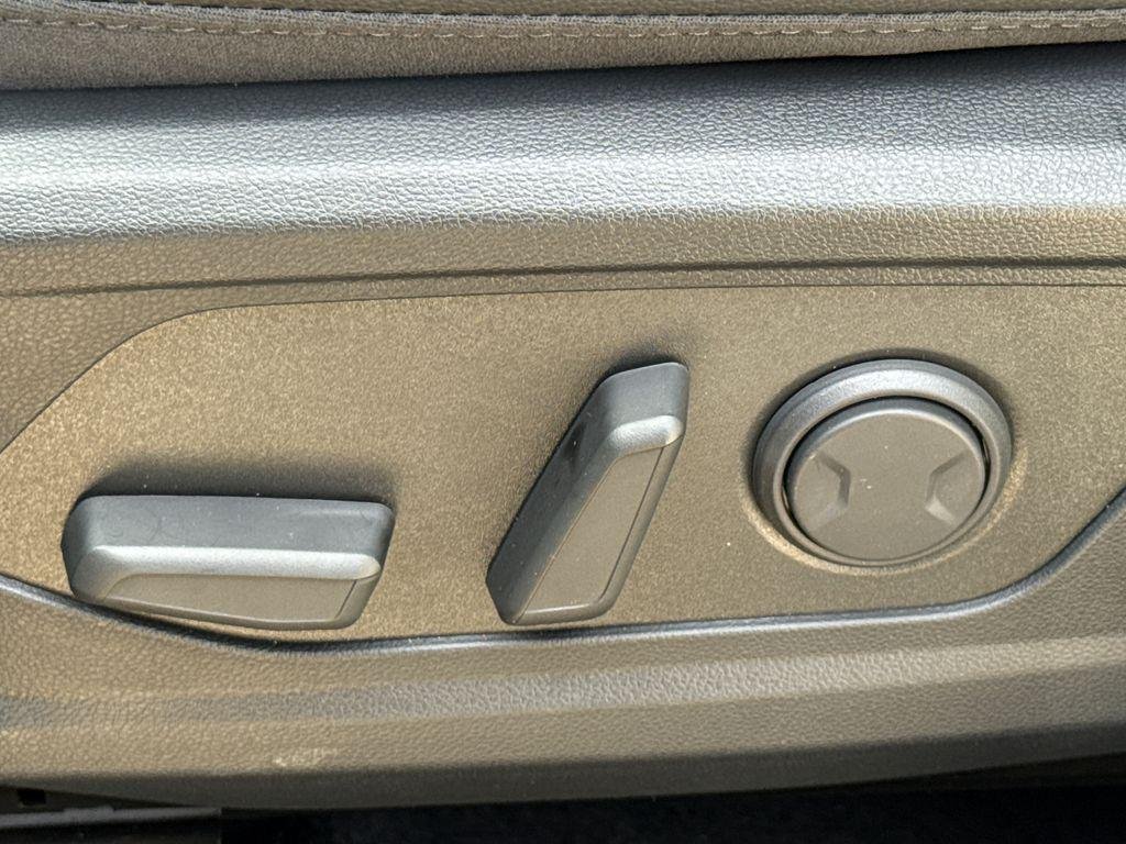 New 2026 Gray Hyundai SEL FWD image 19