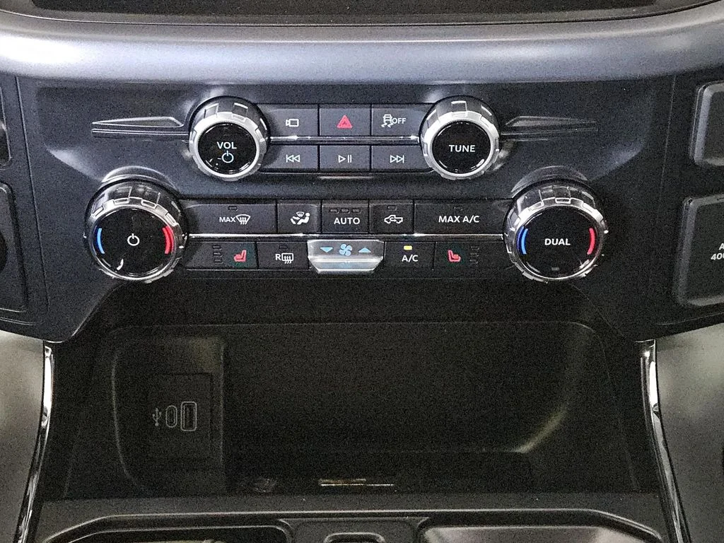 New 2026 Carbonized Gray Metallic Ford XLT image 15