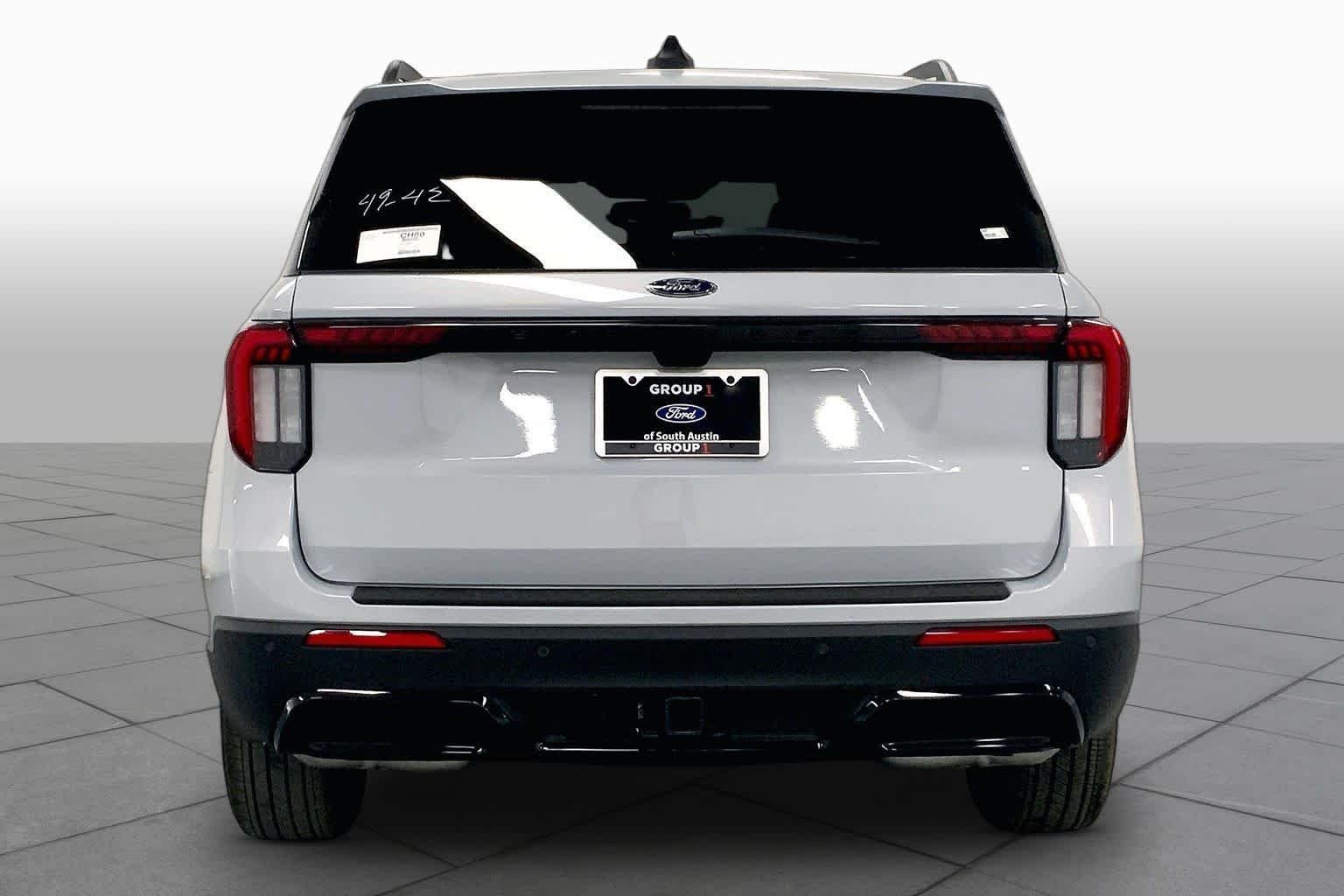 New 2026 Space White Metallic Ford ST-Line image 3