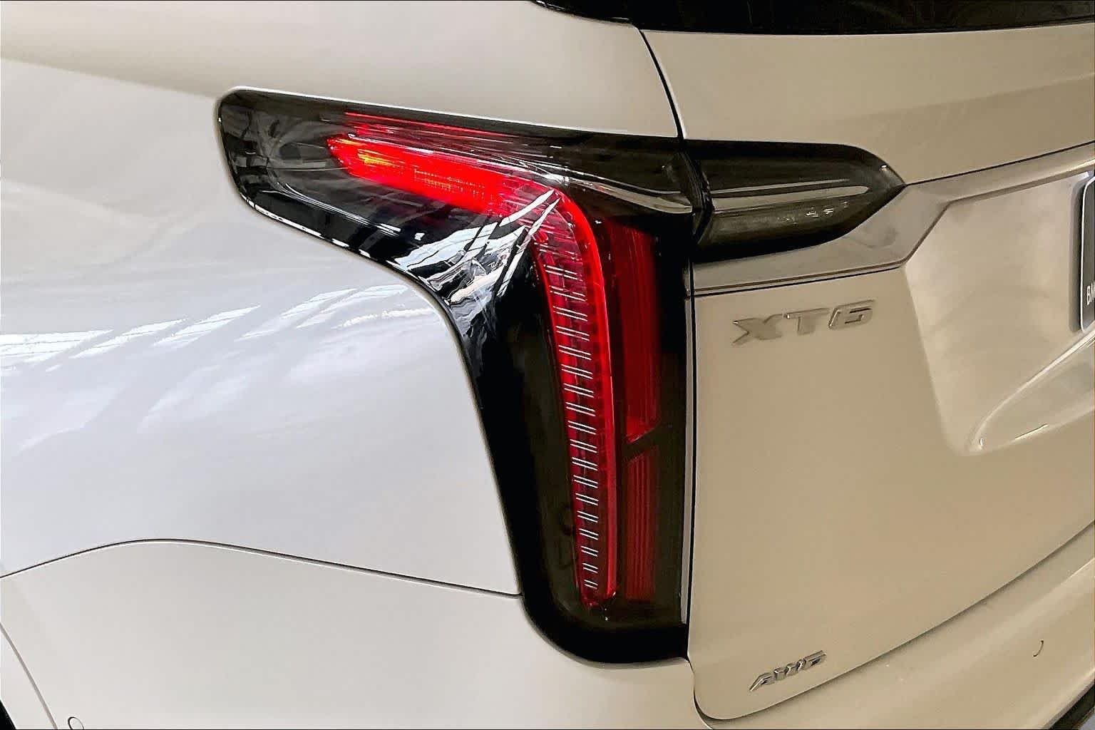 Used 2020 Crystal White Tricoat Cadillac AWD Sport image 26