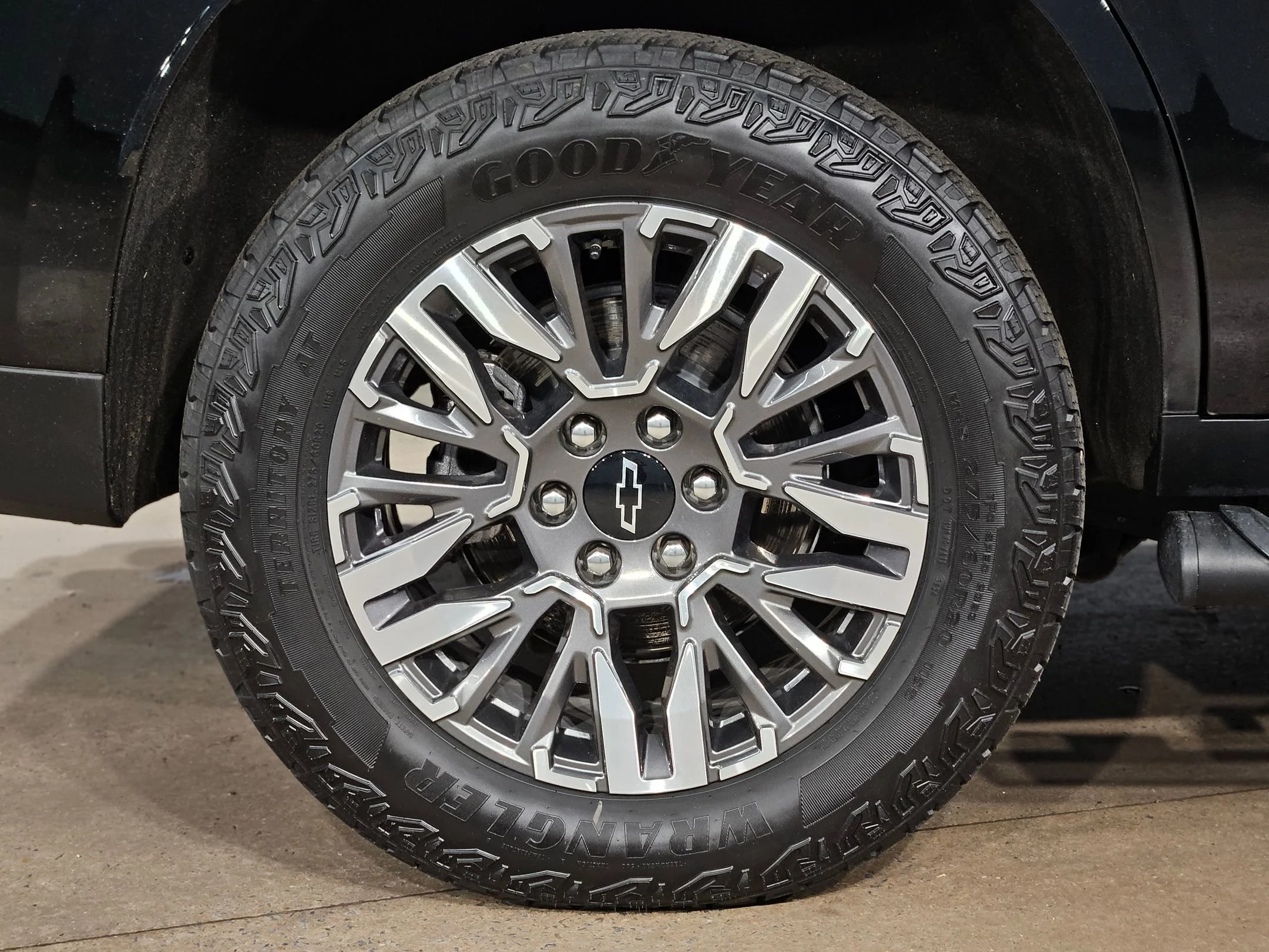 Used 2025 Black Chevrolet Z71 image 17