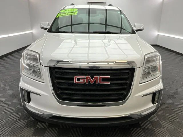 Used 2016 White GMC SLE-2 image 2