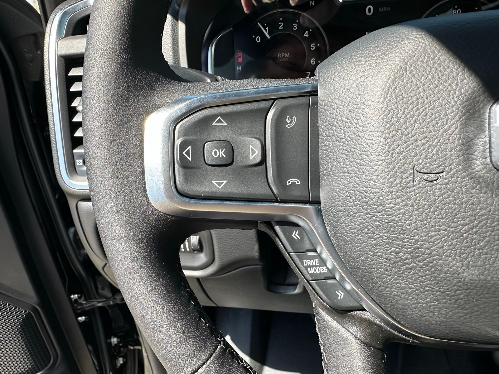 New 2026 Diamond Black Crystal Pearl-Coat Exterior Paint RAM Big Horn/Lone Star image 33