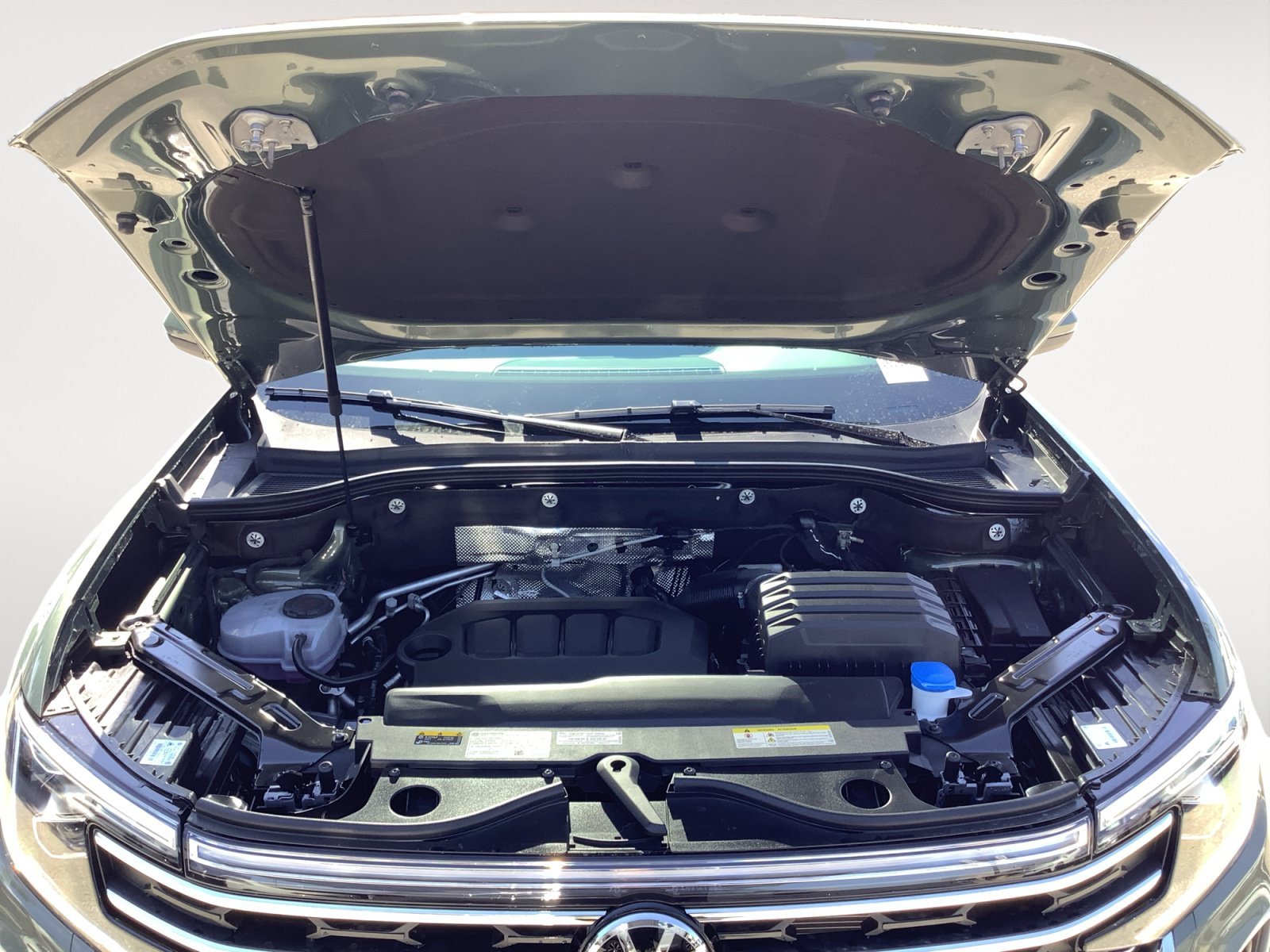New 2026 AVOCADO_GREEN Volkswagen 2.0T SE w/Technology image 11