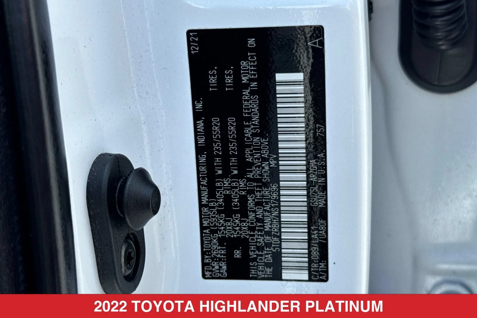 Used 2022 White Toyota Platinum image 31