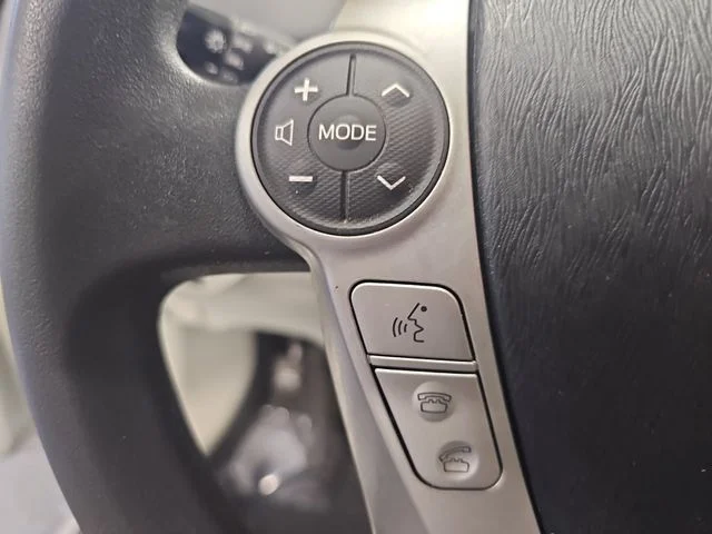 Used 2015 Silver Toyota Three image 17