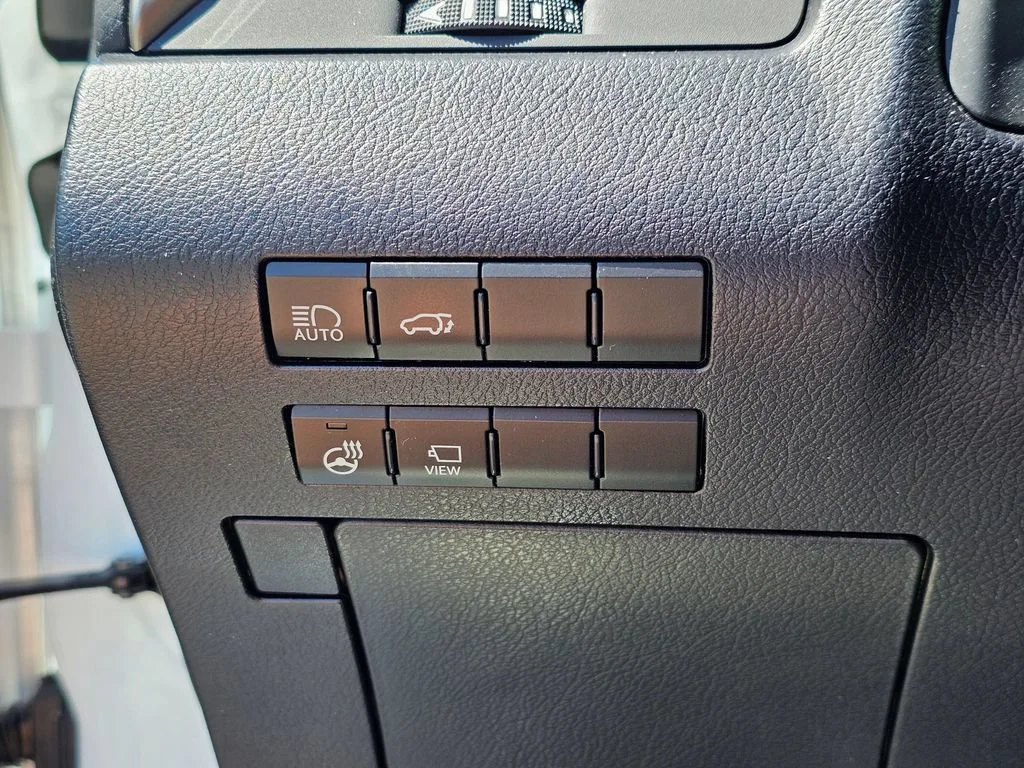 Used 2021  Lexus RX 350L image 24