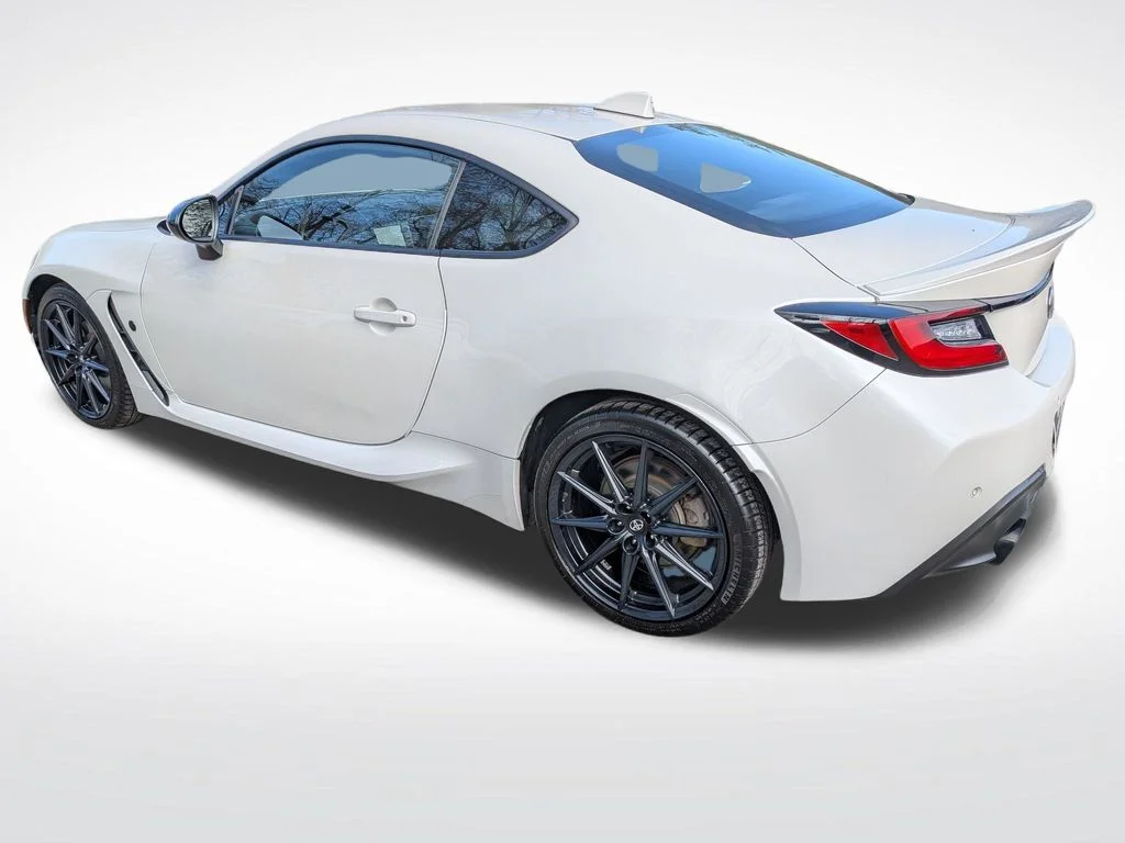 Used 2023  Toyota Premium image 5