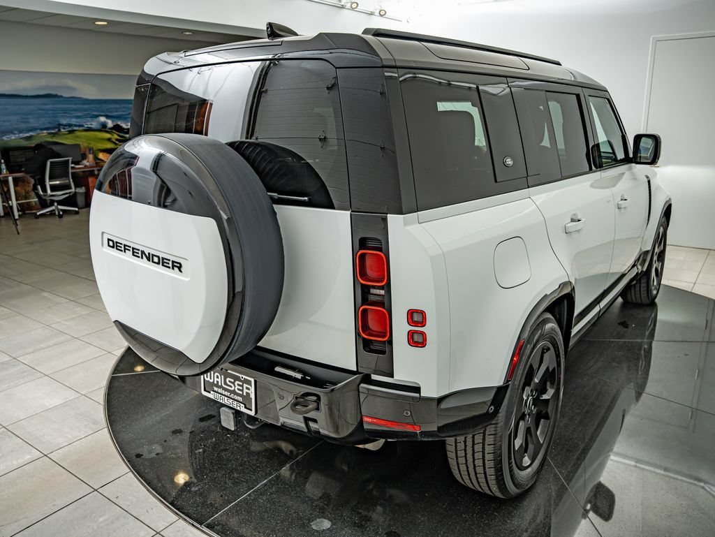 Used 2024 White Land Rover X-Dynamic SE image 16
