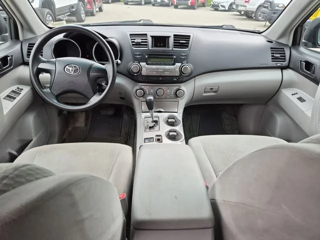 Used 2010 Green Toyota Base image 18