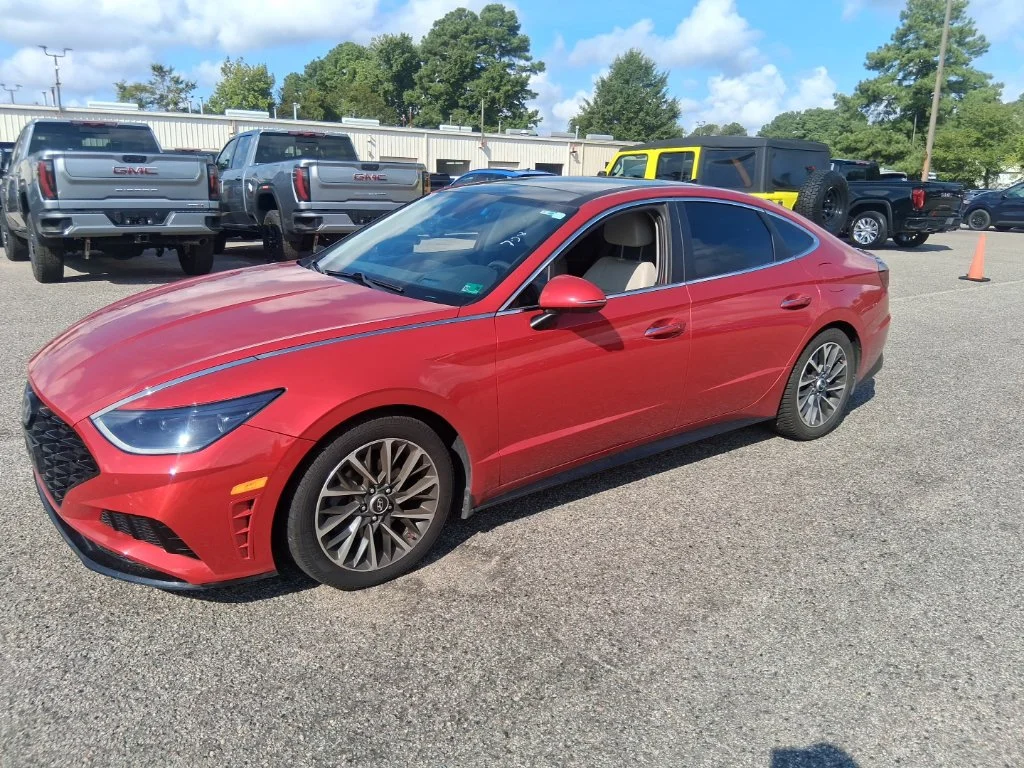 Used 2021 Red Hyundai Limited image 1