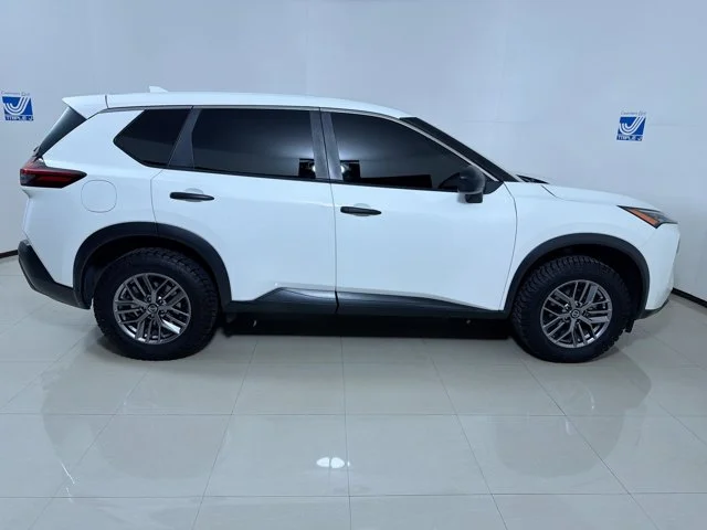 Used 2021 White Nissan S image 9