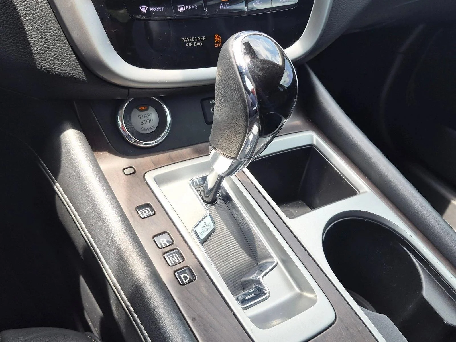 Used 2020 Pearl White Tricoat Nissan Platinum image 15