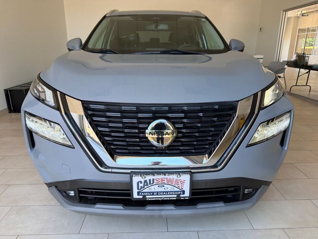 Used 2021 Boulder Gray Nissan SL image 3